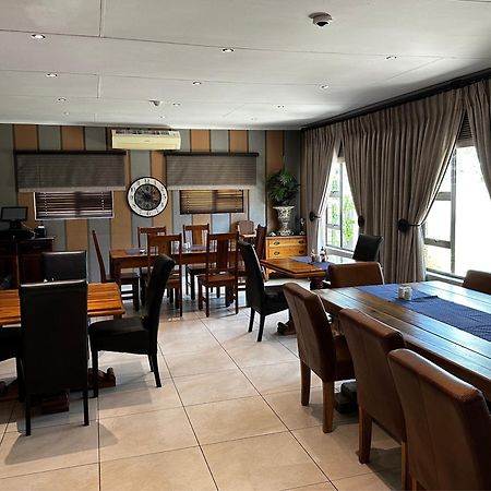 Meyers Guesthouse Jwaneng Zewnętrze zdjęcie